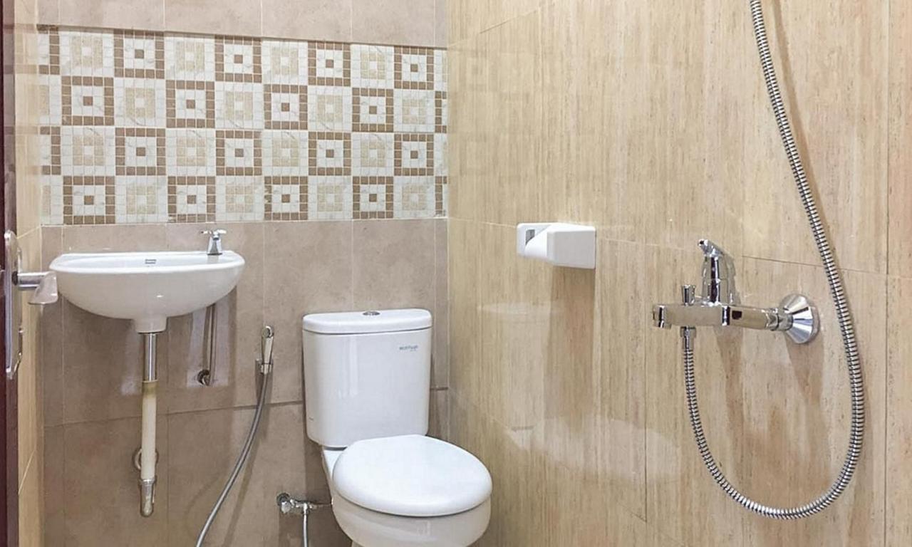 Reddoorz Near Wisata Paribendo Lawang Hotel Ngoại thất bức ảnh