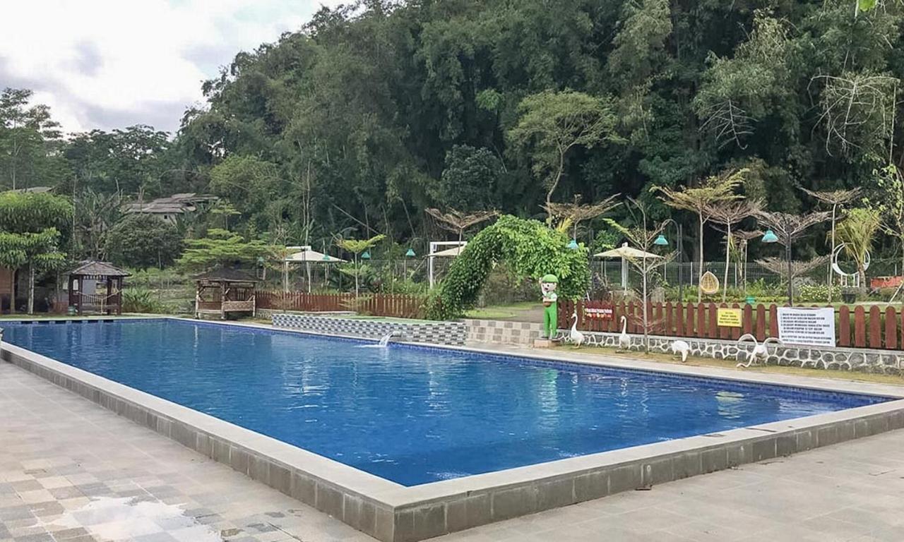 Reddoorz Near Wisata Paribendo Lawang Hotel Ngoại thất bức ảnh