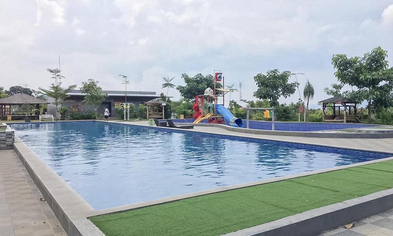 Reddoorz Near Wisata Paribendo Lawang Hotel Ngoại thất bức ảnh