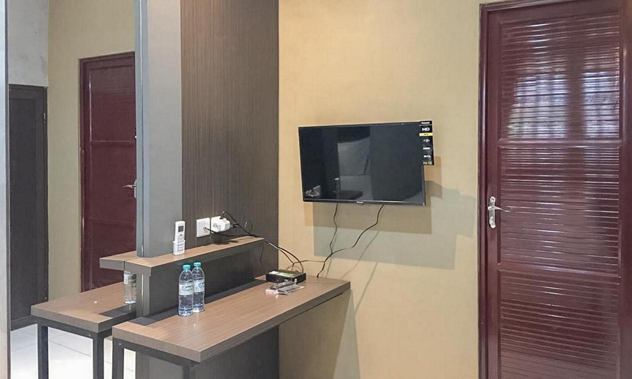 Reddoorz Near Wisata Paribendo Lawang Hotel Ngoại thất bức ảnh