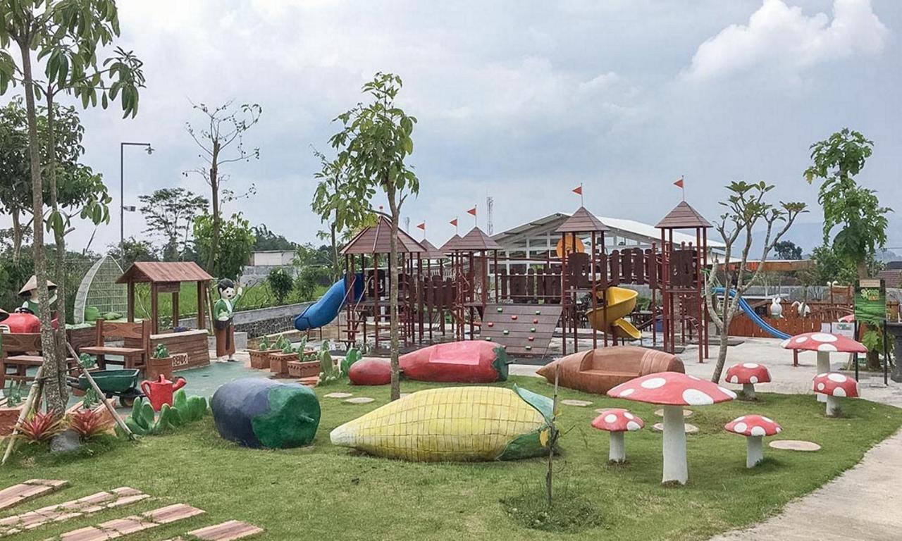 Reddoorz Near Wisata Paribendo Lawang Hotel Ngoại thất bức ảnh